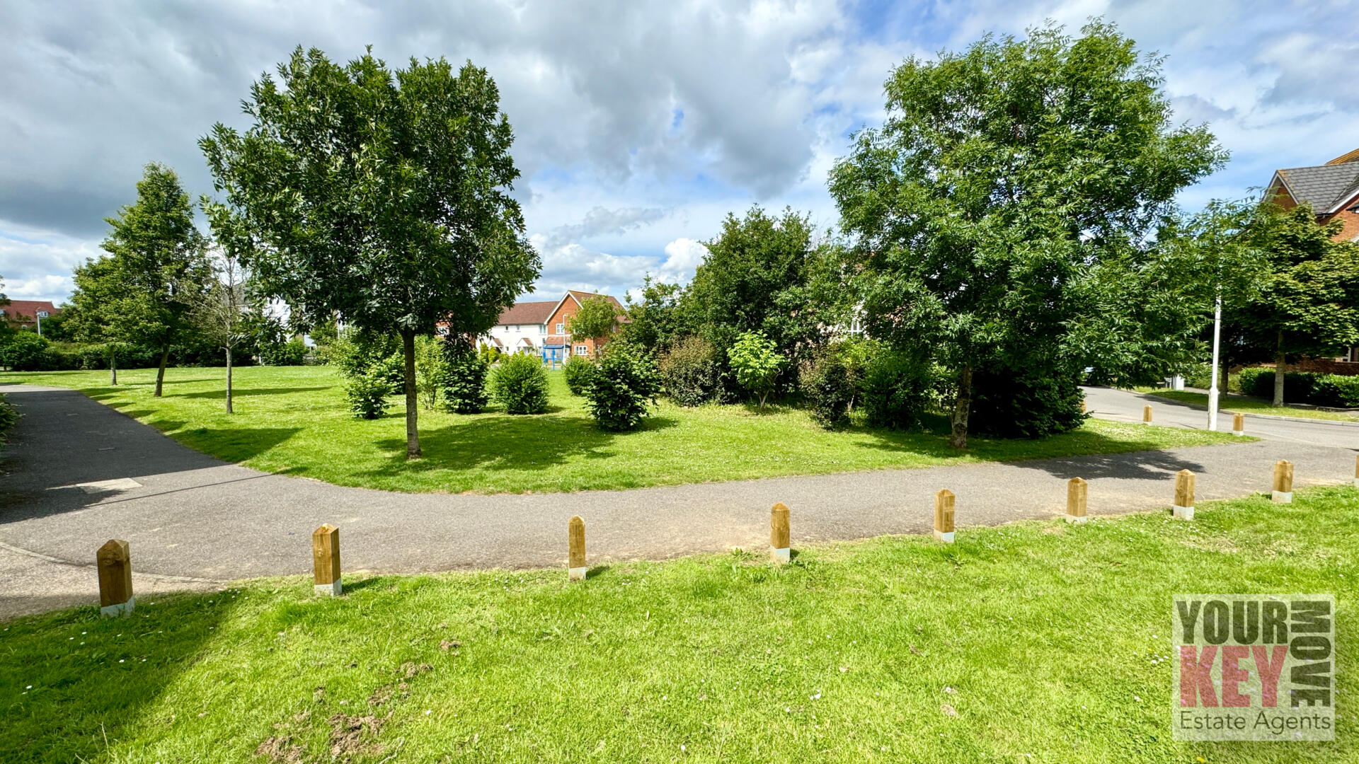 3 bedroom house in Page Road, Hawkinge, Folkestone, Kent CT18 7SF
