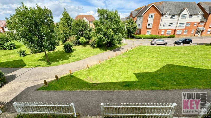 3 bedroom house in Page Road, Hawkinge, Folkestone, Kent CT18 7SF