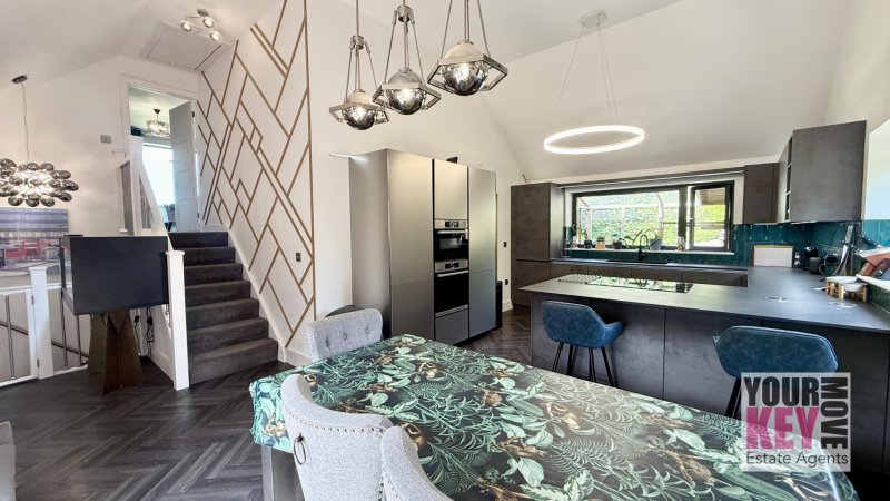 3 bedroom house in Canterbury Road, Folkestone, Kent CT18 7EQ