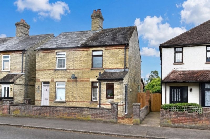 2 bedroom house in Banks Road, Biggleswade