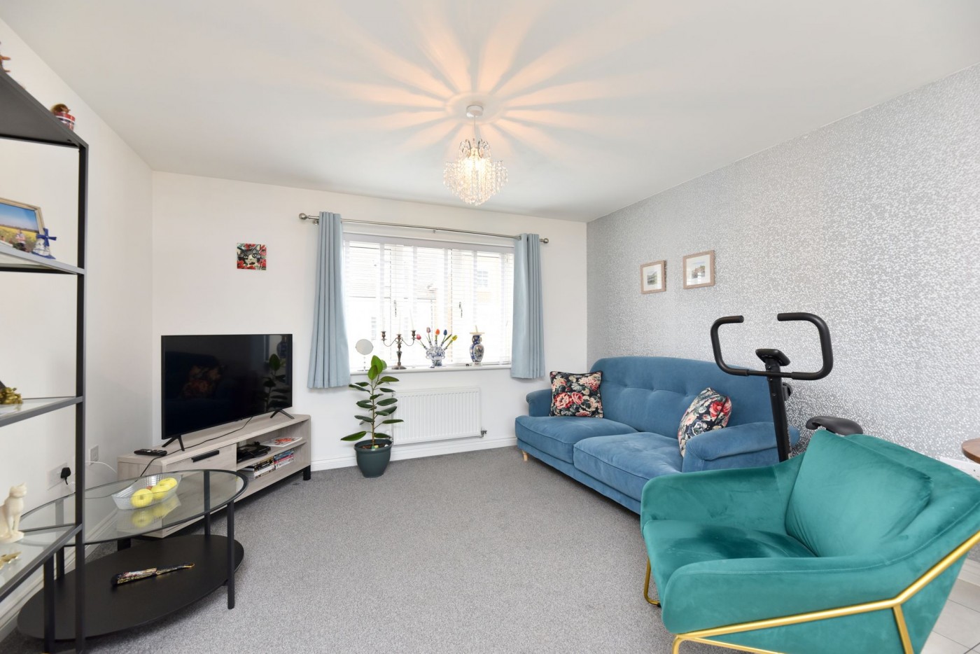 2 bedroom coach house in Walker Mead, Biggleswade