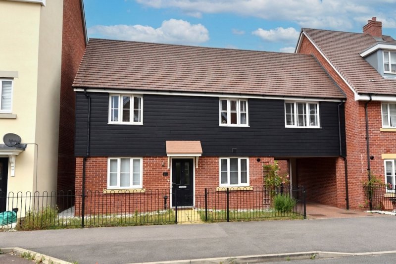 2 bedroom coach house in Walker Mead, Biggleswade