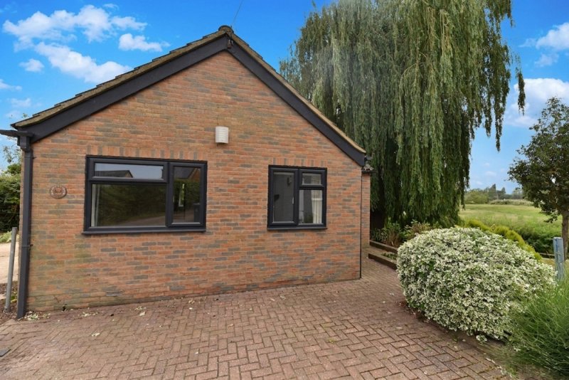 2 bedroom bungalow in Priory Road, St. Ives