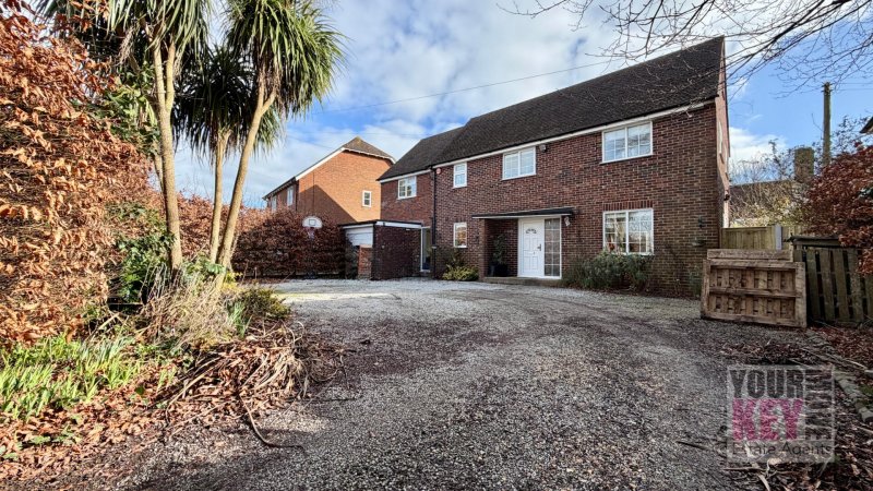 5 bedroom house in The Street, Newington, Folkestone, Kent, CT18 8AU