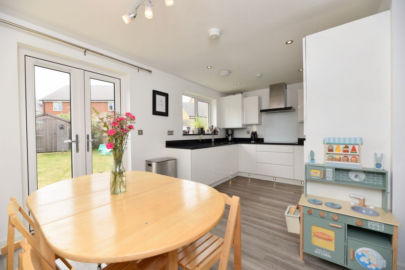 4 bedroom house in Hollyhock Way, Biggleswade