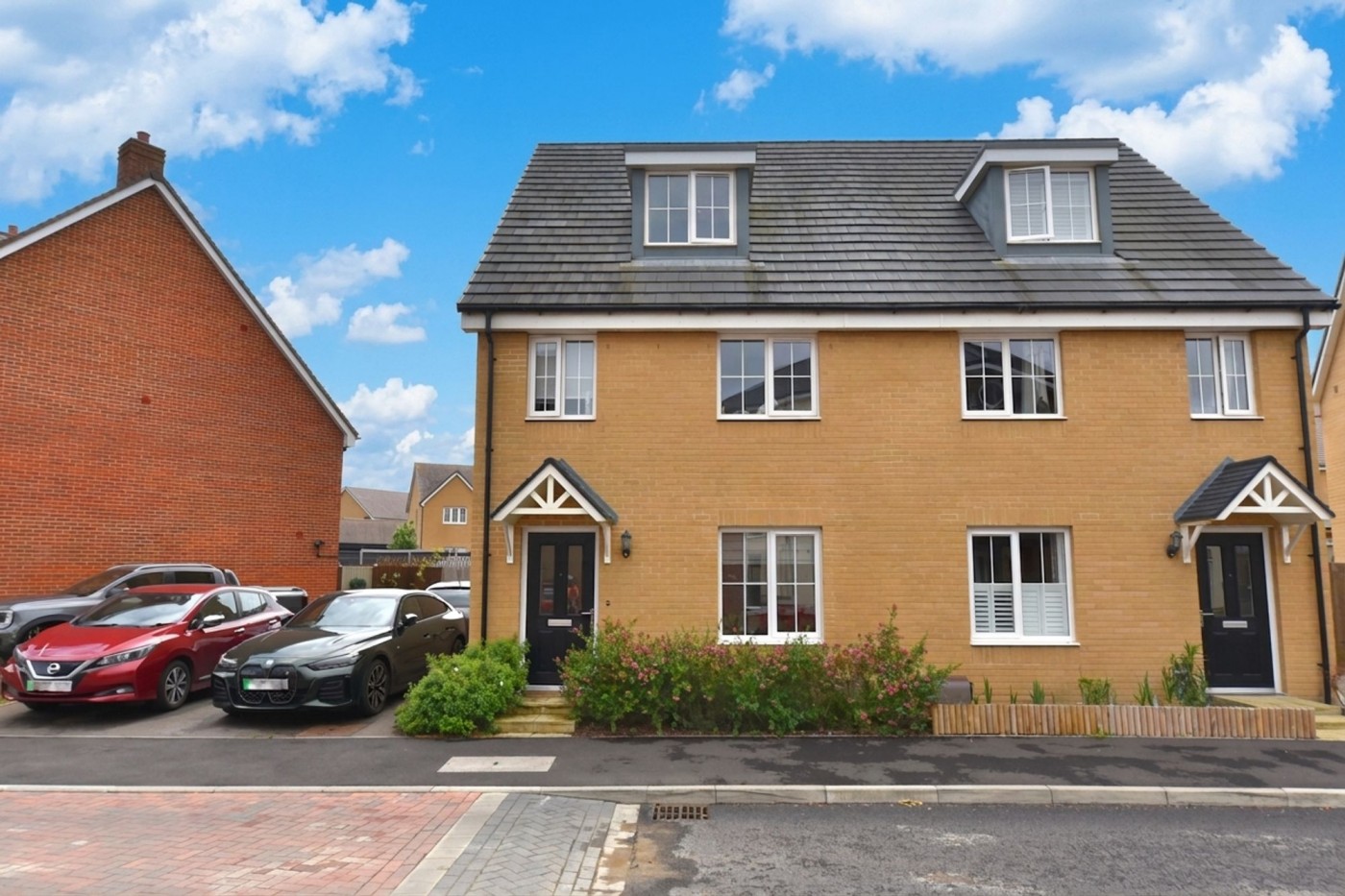 4 bedroom house in Hollyhock Way, Biggleswade