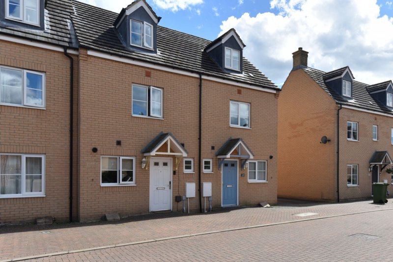 3 bedroom house in Mitchcroft Road, Longstanton