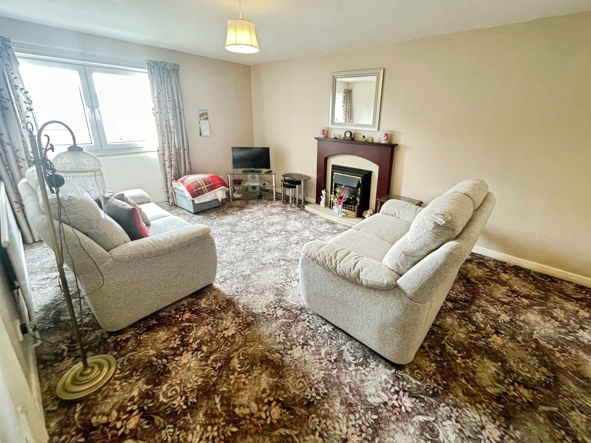 Carlton Gardens, Farnworth