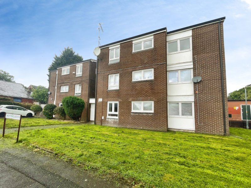 Carlton Gardens, Farnworth
