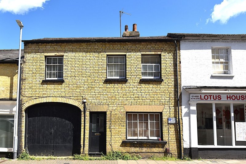 3 bedroom house in St. Marys Street, Eynesbury