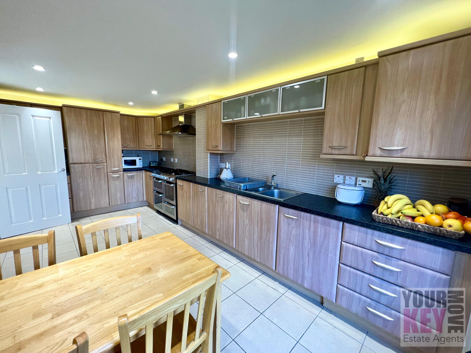 6 bedroom house in Lewis Road, Hawkinge, Folkestone, Kent CT18 7SE