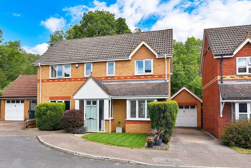 4 bedroom house in De Lisle Close, Papworth Everard