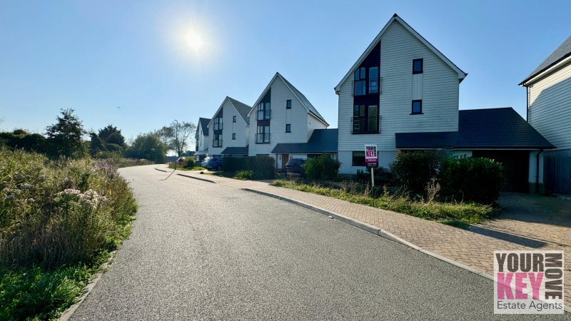 5 bedroom house in Dunstall Lane, St Mays Bay, Romney Marsh, Kent TN29 0AB