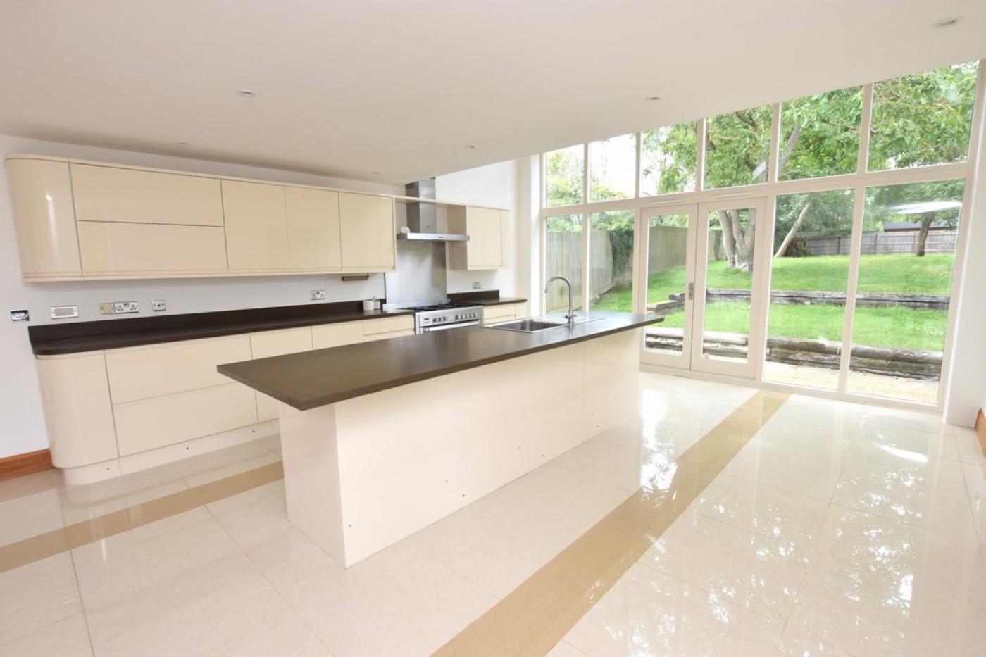 5 bedroom detached house in The Green, Winwick