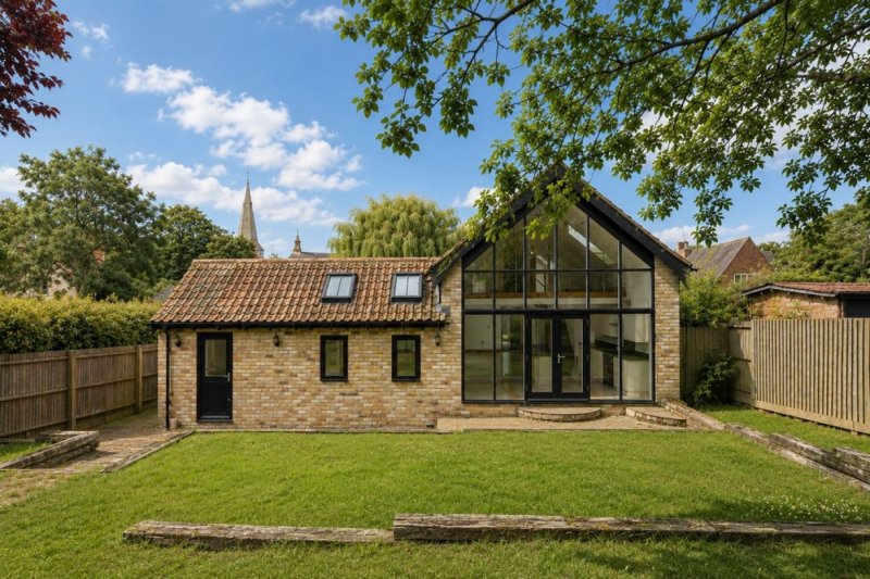 5 bedroom detached house in The Green, Winwick