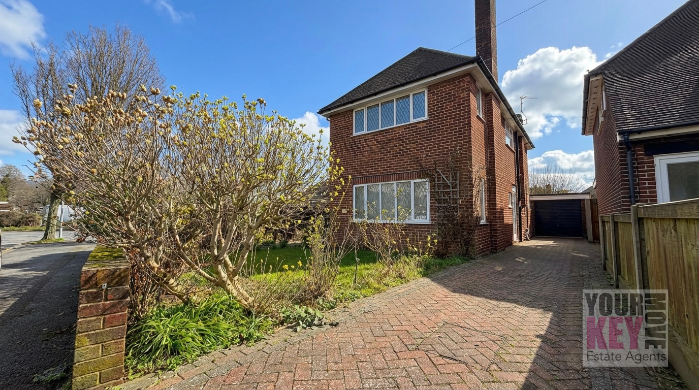 3 bedroom house in Surrenden Road, Folkestone, Kent CT19 4AQ