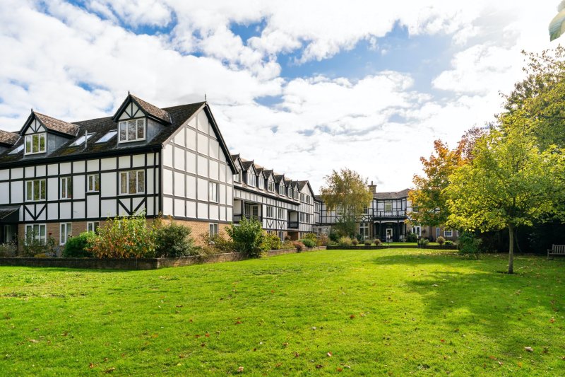 2 bed Apartment, Flat 22, The Chestnuts, West Street, Godmanchester, Huntingdon, PE29 2LL