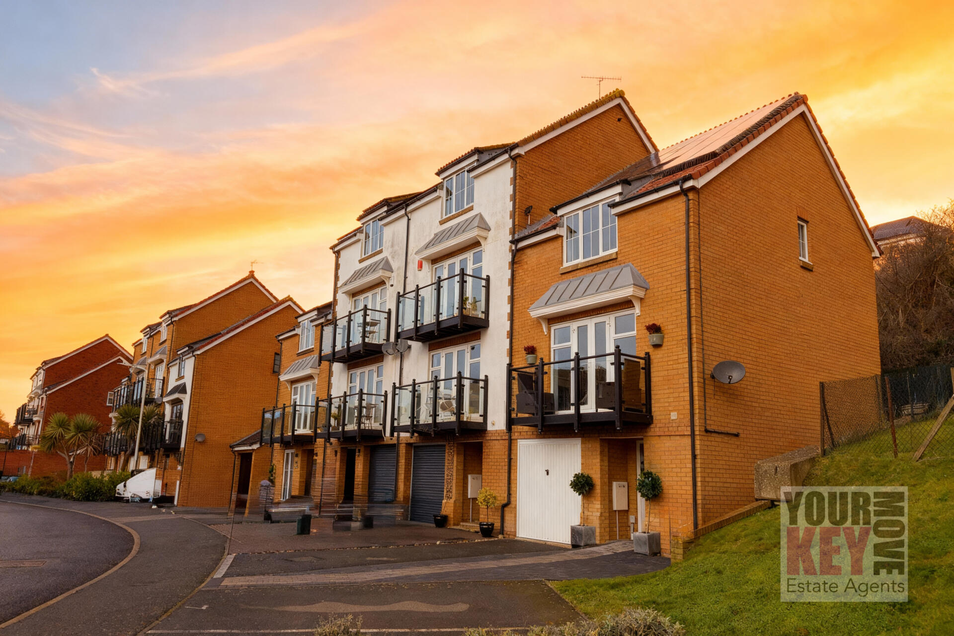 3 bedroom house in Alexandra Corniche, Folkestone, Kent CT21 5RW