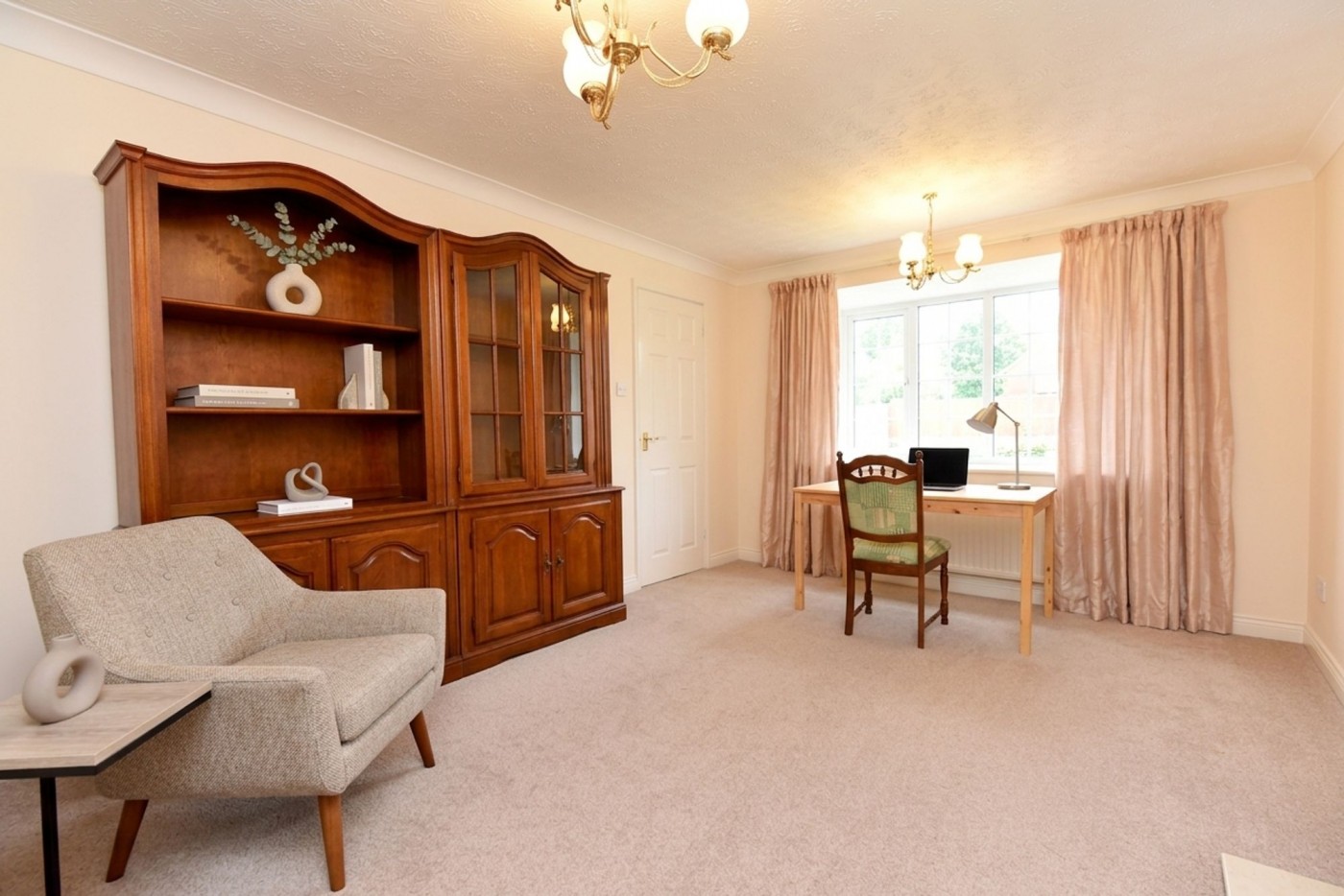4 bedroom house in Bluebell Close, Biggleswade