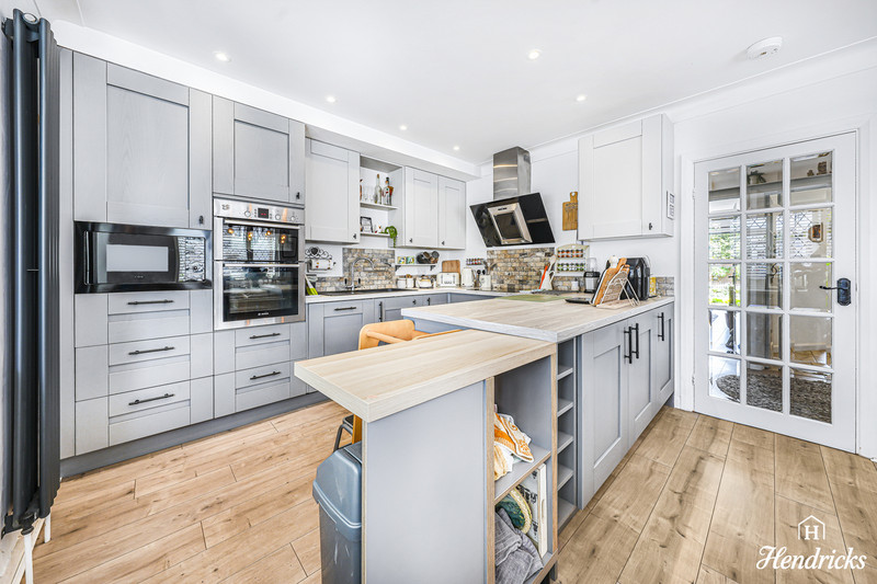 Tattersall Gardens, Leigh-on-sea, SS9 2