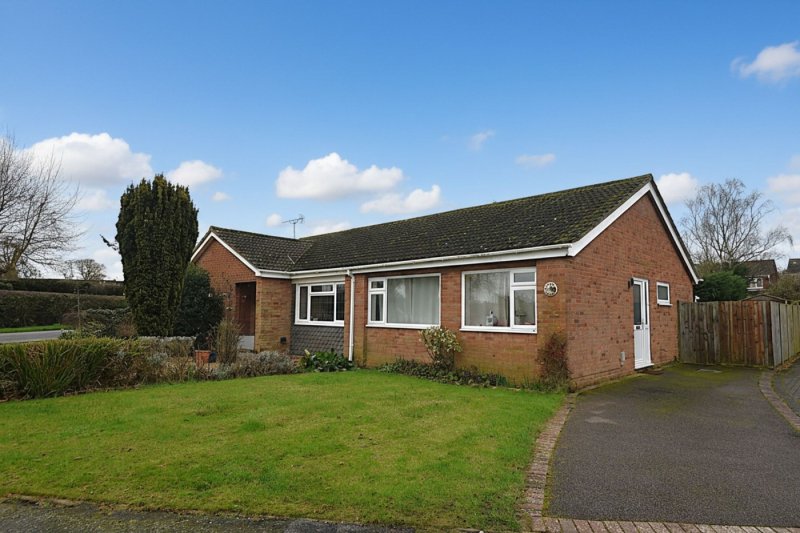 2 bedroom bungalow in Glebe Road, Perry