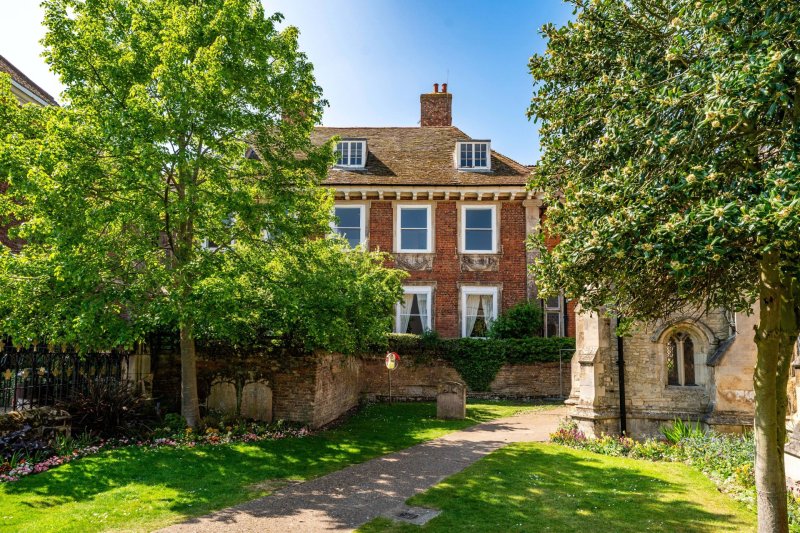 2 bed Apartment, Apartment 5, Walden House, George Street, Huntingdon, PE29 3AD