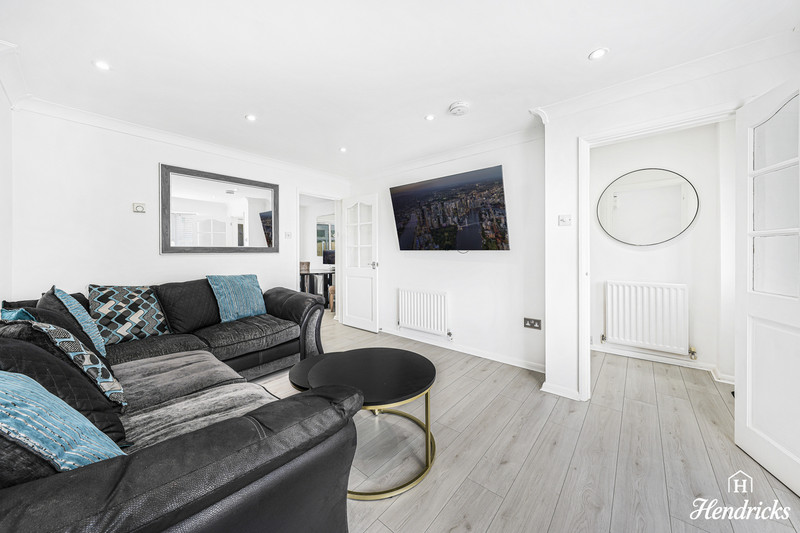 Ruthven Close, Wickford, SS12 9