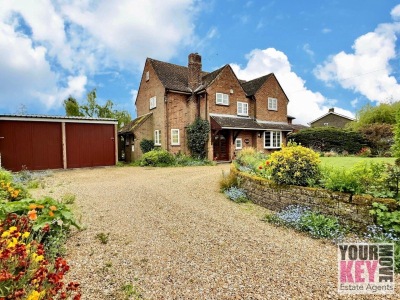 3 bedroom house in Stone Street, Stanford North, Ashford, Kent TN25 6DH