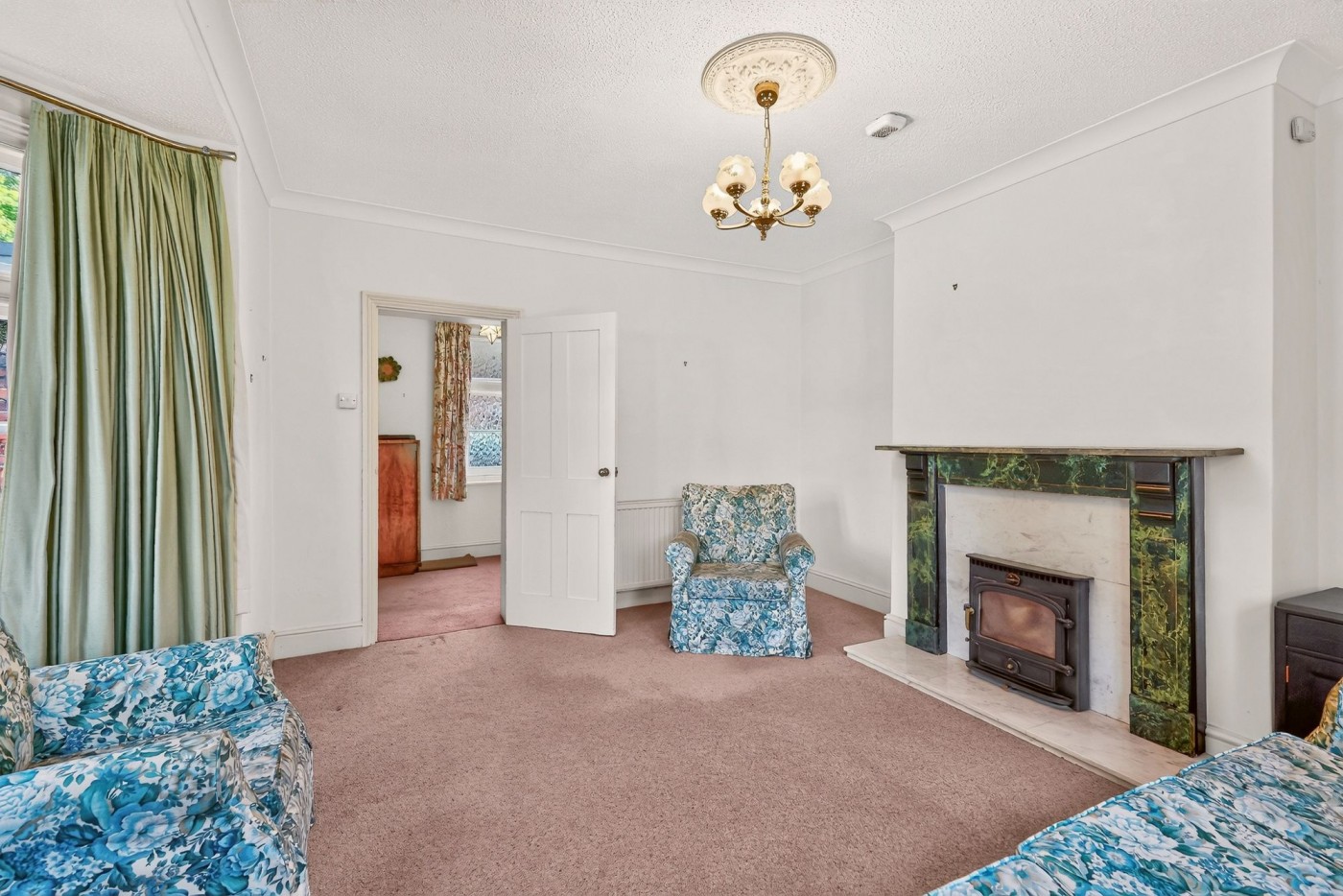 4 bedroom house in High Street, Brampton