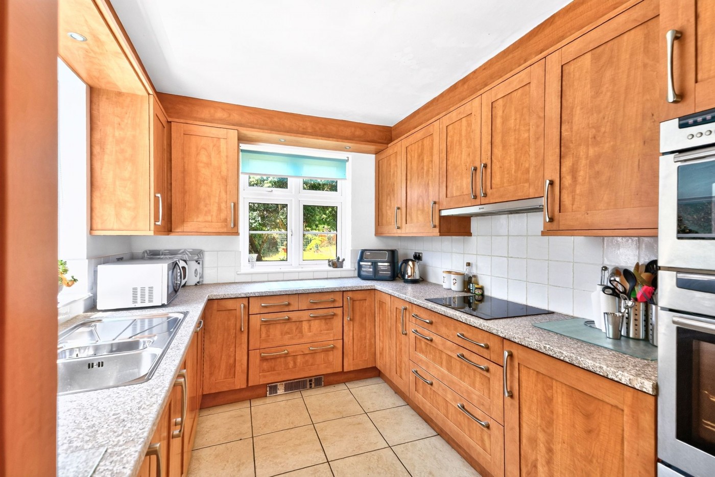 4 bedroom house in High Street, Brampton