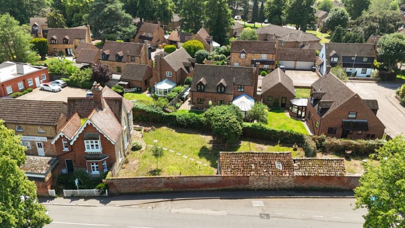 4 bedroom house in High Street, Brampton