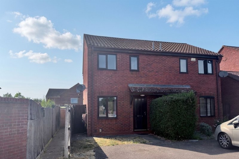 2 bedroom house in Swift Close, St. Neots