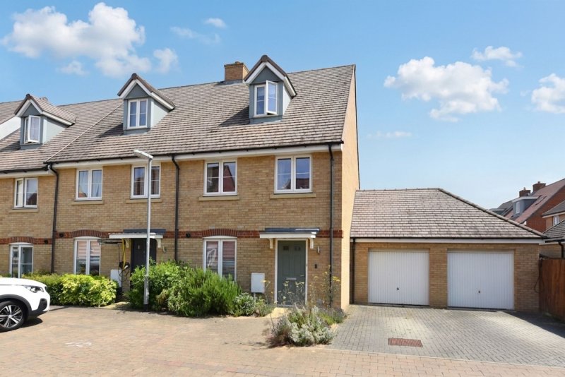 3 bedroom house in Hunt Road, Biggleswade