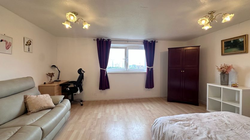 1 bedroom house in 16 Raglan Street, Glasgow