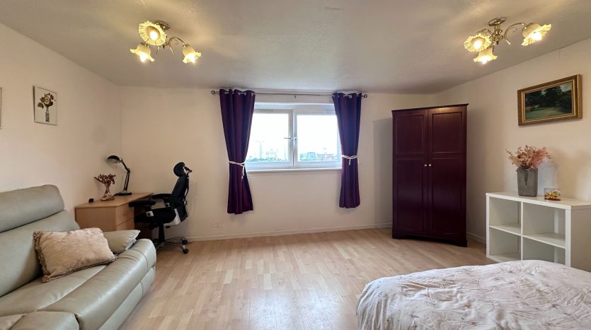 1 bedroom house in 16 Raglan Street, Glasgow