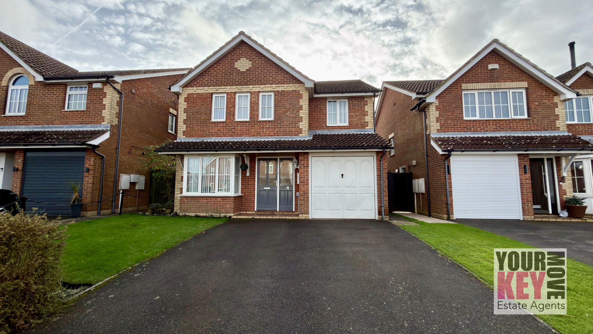 4 bedroom house in De Havilland Close, Hawkinge, Folkestone, Kent CT18 7FE
