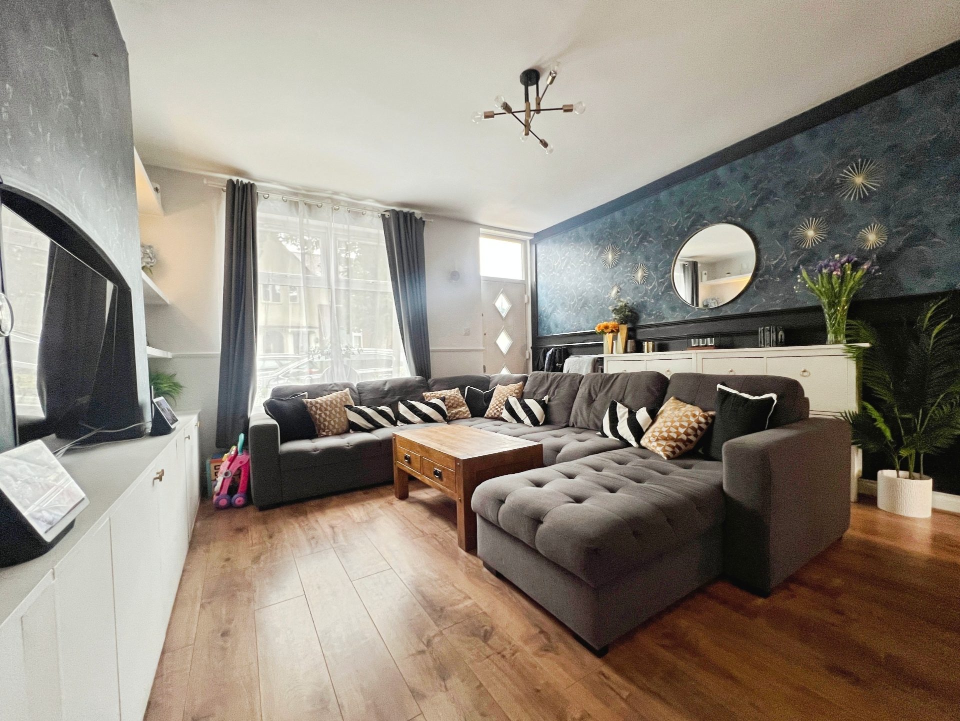 Ash Grove, Heaton