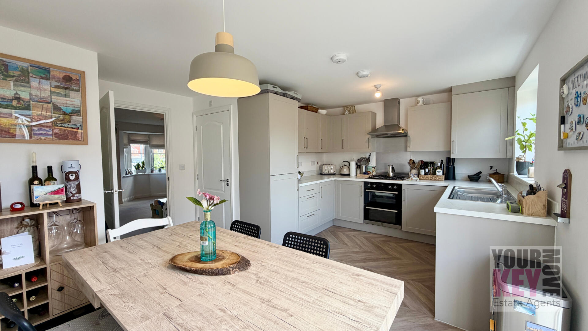 3 bedroom house in Gray Close, Hawkinge, Folkestone, Kent CT18 7PD