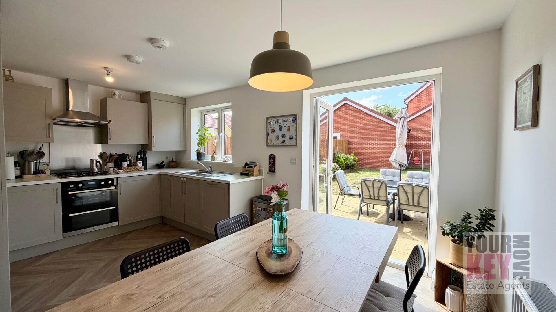 3 bedroom house in Gray Close, Hawkinge, Folkestone, Kent CT18 7PD