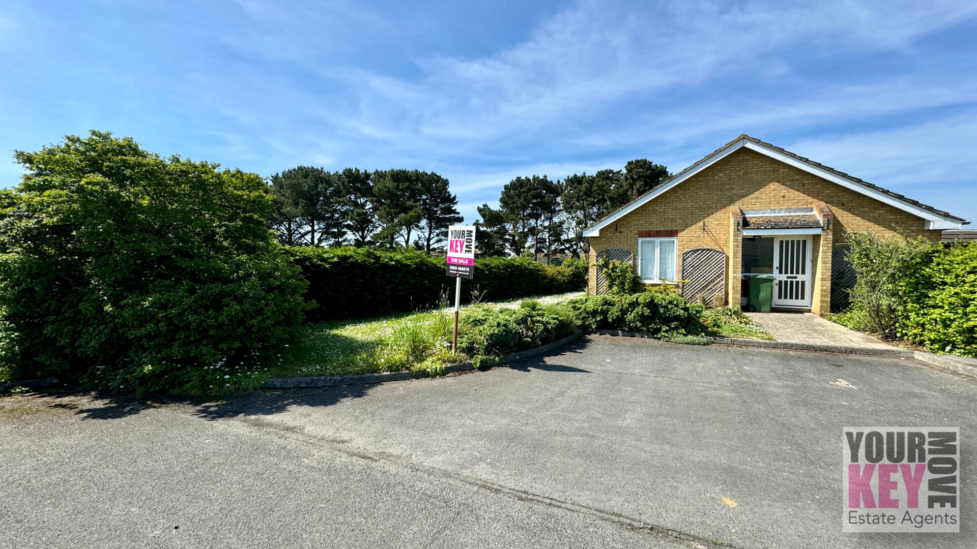 3 bedroom house in Nightingale Avenue, Hythe, Kent CT21 6QX