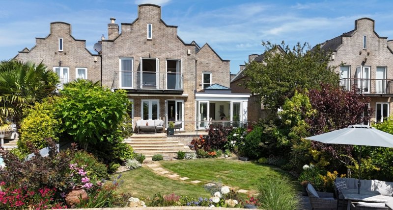 5 bedroom house in The Waterhaven, Earith