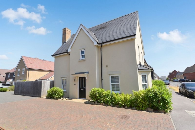 4 bedroom house in Parry Rise, Biggleswade