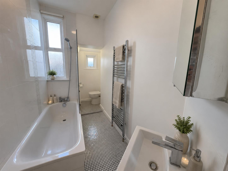 2 bedroom Flat - Cavendish Avenue