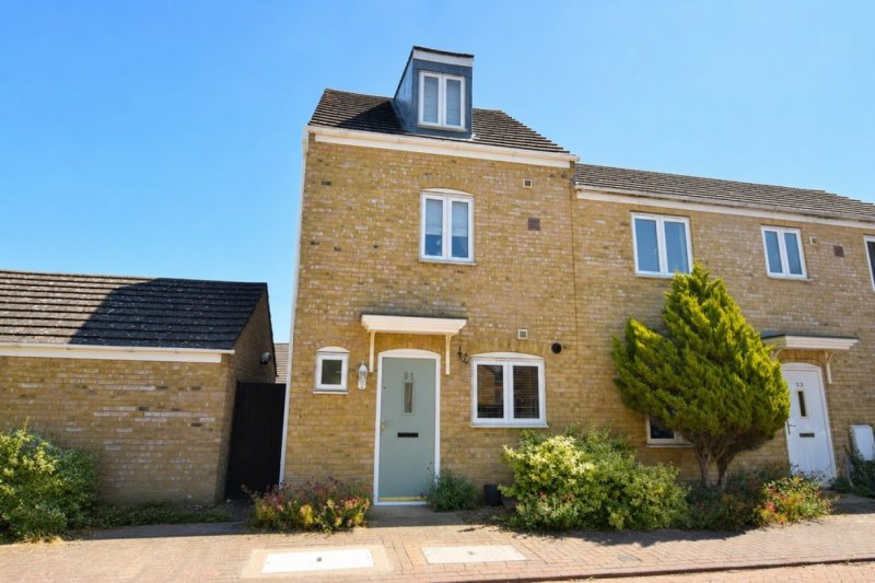 3 bedroom town house in Collinson Crescent, Sapley