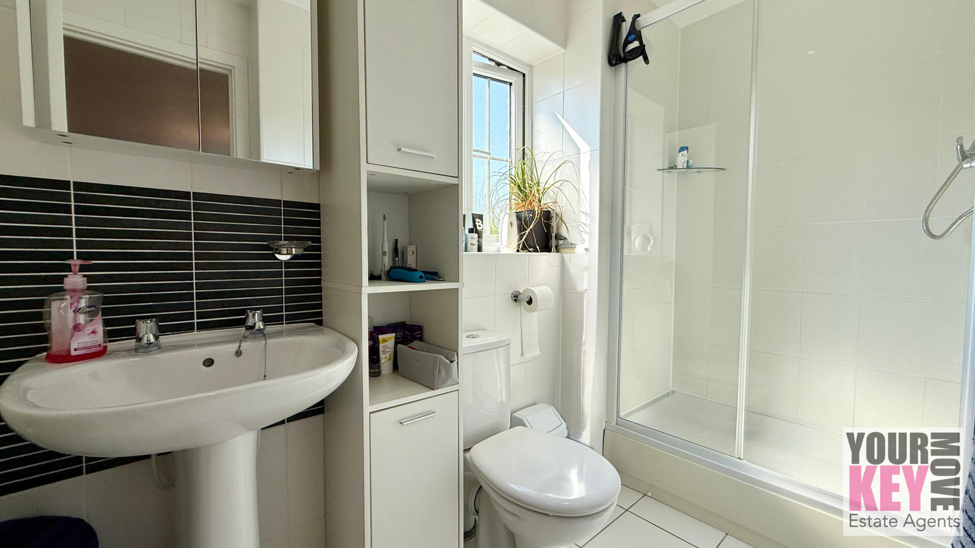 4 bedroom house in Campbell Road, Hawkinge, Folkestone, Kent CT18 7TL
