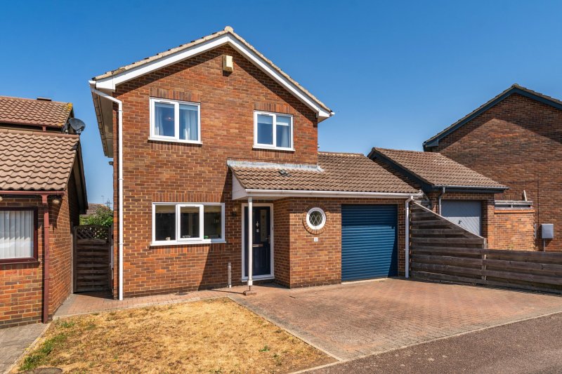 4 bed House, 8, PE29 6UW