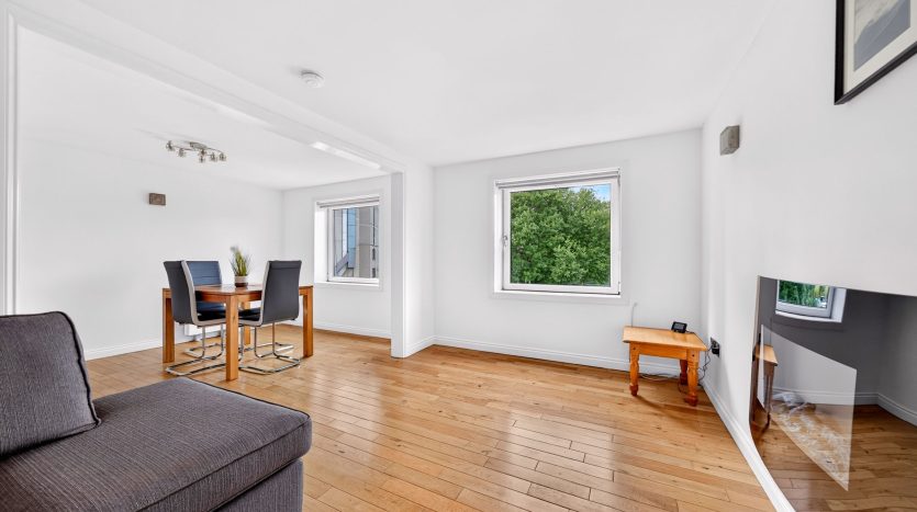 2 bedroom house in Flat 8 Clyde House, The Furlongs, Hamilton