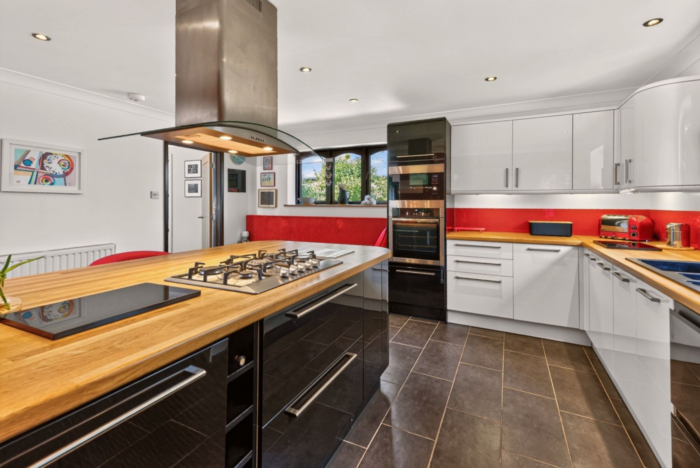 4 bedroom bungalow in Church Street, Fen Drayton