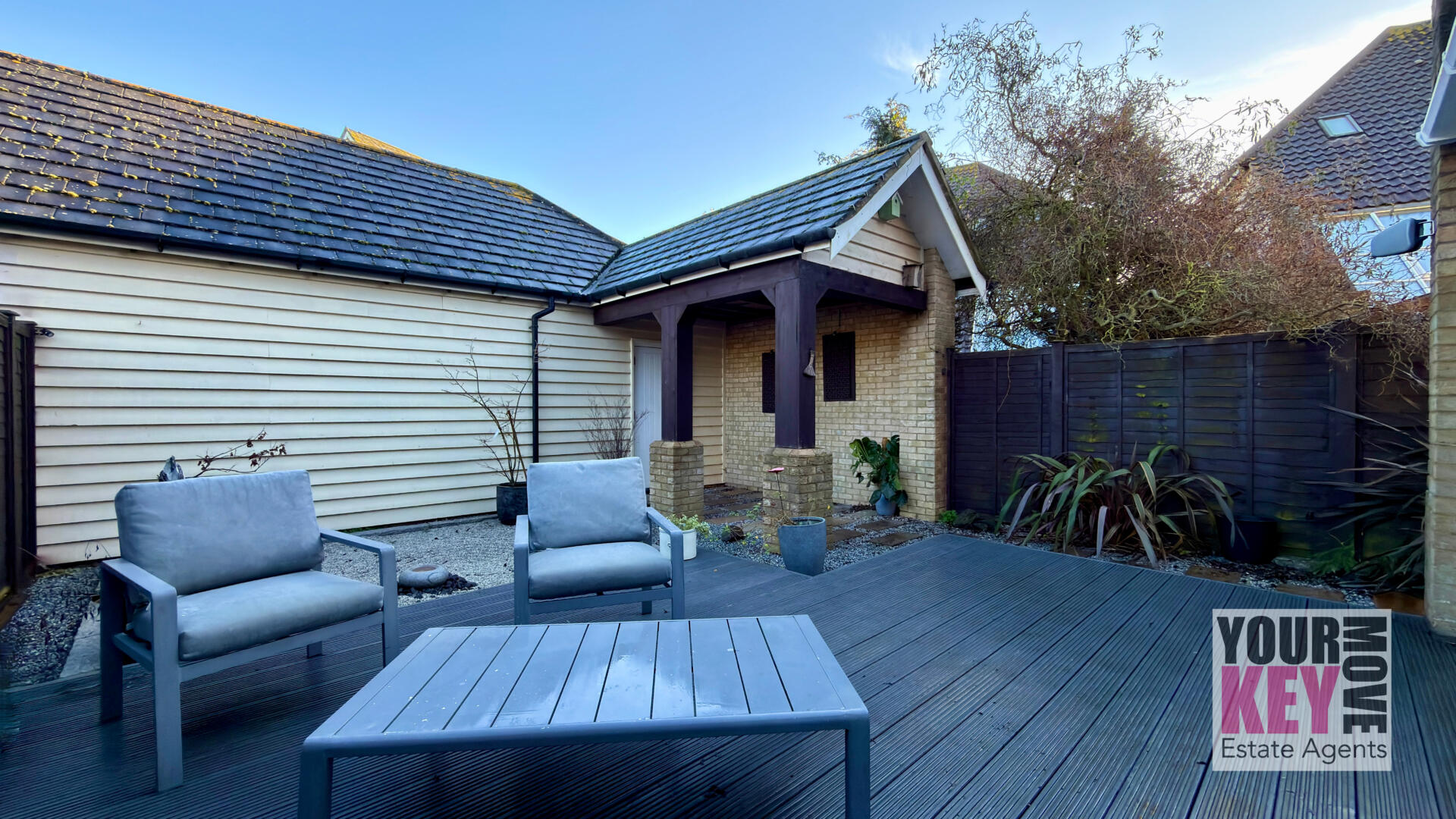 3 bedroom house in Kestrel Walk, Hawkinge, Folkestone, Kent CT18 7RY
