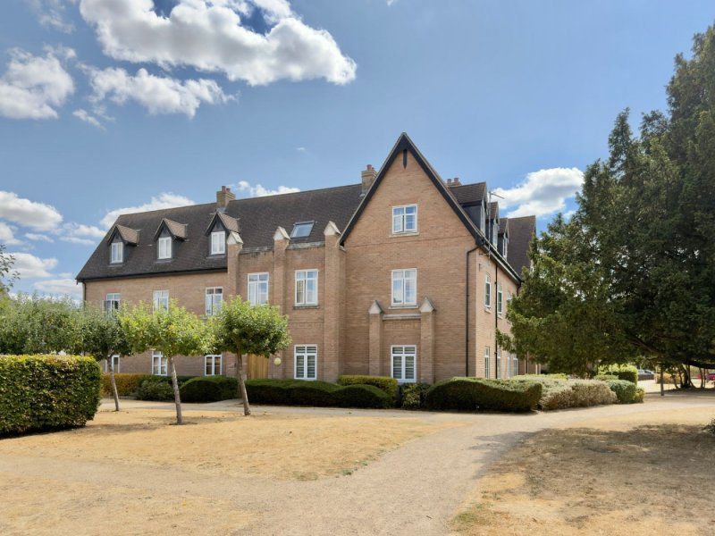 2 bedroom flat in Gatekeeper Walk, Little Paxton